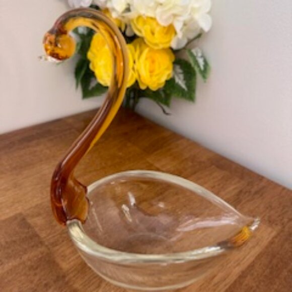 Vintage Murano Glass Swan Figurine – Elegant Amber and Clear Design - Picture 2 of 7